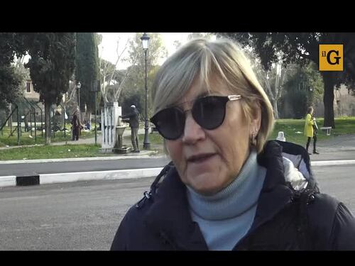 Sola tra decine di migranti, lo strazio della clochard che vive a Colle Oppio