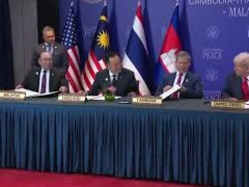 Trump assiste alla firma degli accordi di pace tra Thailandia e Cambogia a Kuala Lumpur