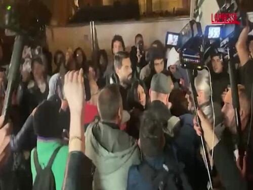 Bologna, manifestazione 7 ottobre: attivisti accerchiati e bloccati dalla polizia