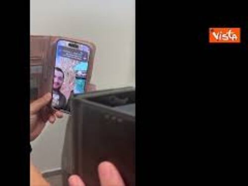 La telefonata tra un ostaggio israeliano e sua madre: "Stai tornando!"