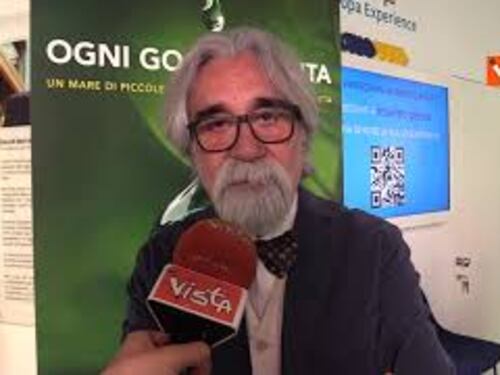 Addio a Peppe Vessicchio, il direttore d'orchestra aveva 69 anni. Eccolo nel 2024