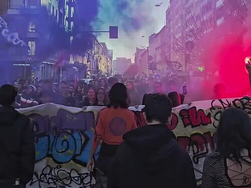 Studenti in corteo a Milano: minacce e insulti al governo