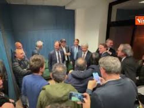 Regionali Campania, applauso per Fico al comitato elettorale con Conte, Schlein, Fratoianni, Bonelli
