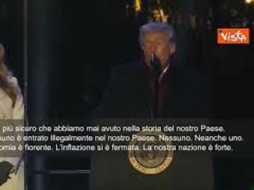 Trump accende l'albero di Natale a Washington: Stiamo lavorando per la pace