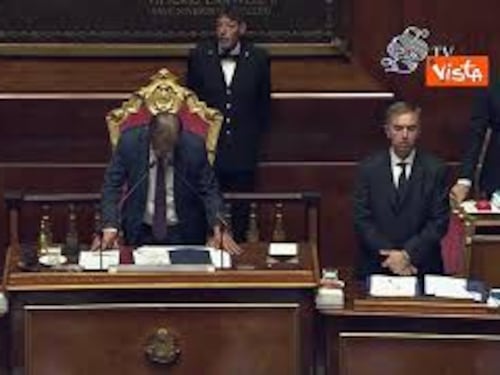 La Russa ricorda Ornella Vanoni in Aula e chiede un minuto di silenzio. Poi, l'applauso dei Senatori