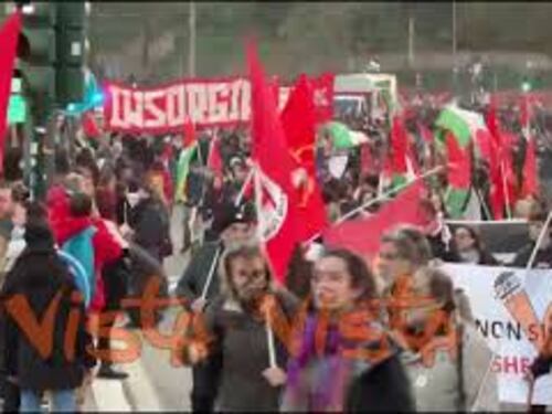 "Stop genocidio", il corteo pro Palestina sfila per le vie di Roma