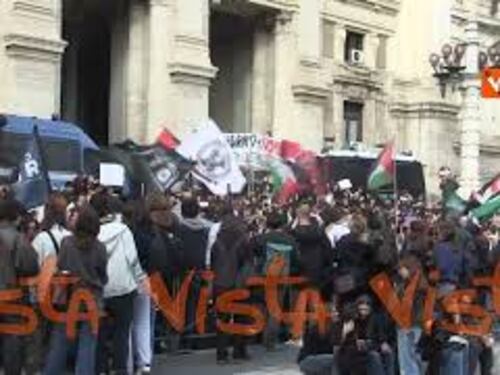 No Meloni Day, il corteo degli studenti al Ministero dell'Istruzione