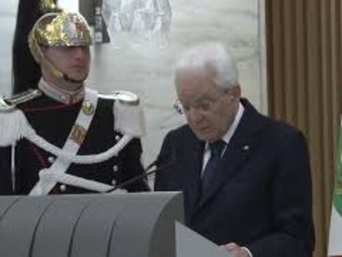 Mattarella: Nell'epoca delle "poli-crisi" indispensabile una "poli-diplomazia"