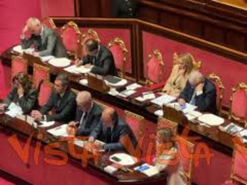 Meloni tona in Aula al Senato dopo aver consegnato il discorso a Montecitorio