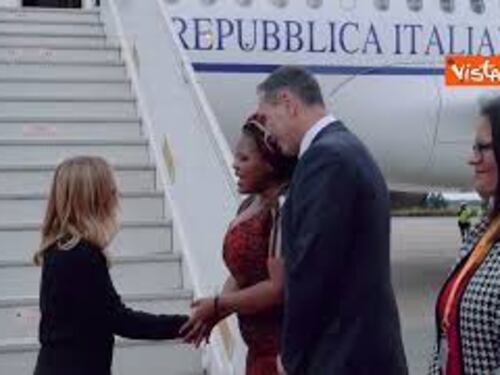 Meloni in Sudafrica per il G20, l'arrivo a Johannesburg