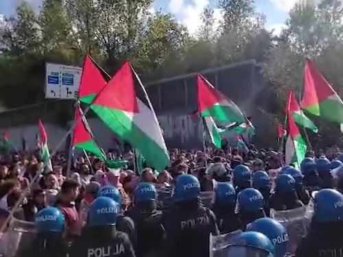 Torino, tensioni al corteo pro-Palestina: la polizia carica i manifestanti