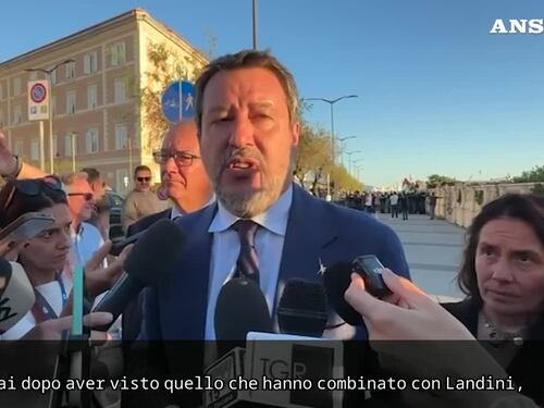 "Calci e sputi, bloccano ministri". L'allarme di Salvini contro l'odio rosso