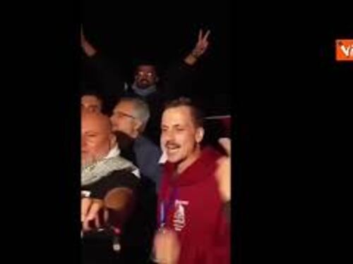 Attivisti Flotilla cantano "Bella ciao" prima dell'abbordaggio dei soldati israeliani