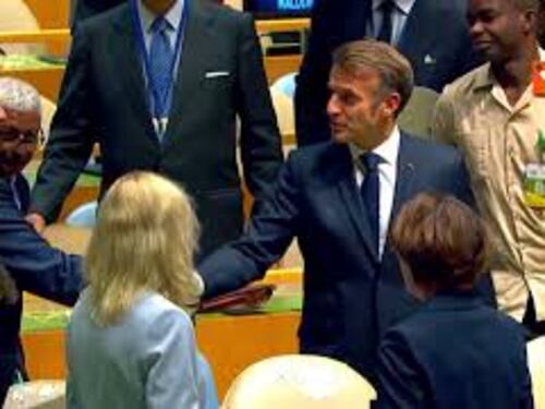 Macron e Tajani la stretta di mano all'Assemblea dell'Onu a New York