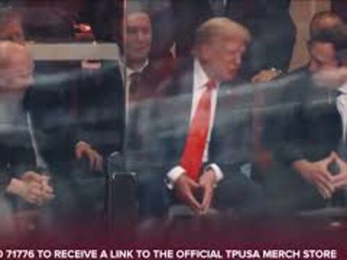 Trump ed Elon Musk seduti vicini al funerale di Charlie Kirk