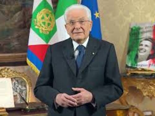 Discorso fine anno Mattarella, la foto storica del 2 giugno 1946 dietro il Presidente