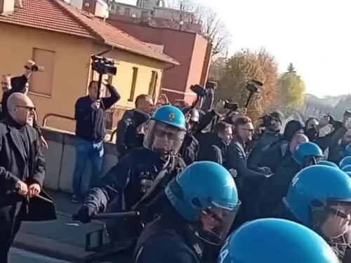 No Meloni Day, cariche e scontri a Bologna