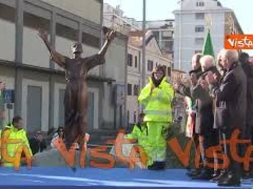 L'inaugurazione della statua di San Francesco d'Assisi al Ponte dell'Industria a Roma