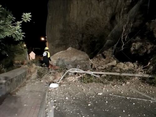 Crolla la montagna a Ventimiglia, unità cinofila tra le rocce