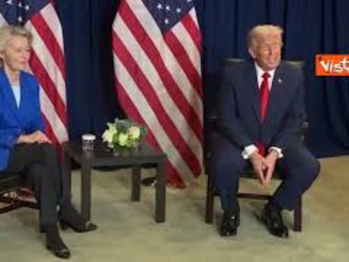 La stretta di mano tra Trump e von der Leyen a margine dell'Assemblea generale dell'Onu
