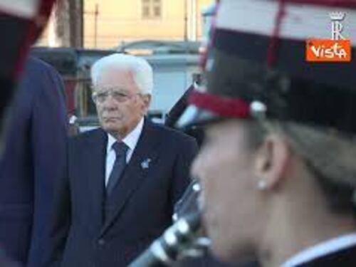 4 Novembre, Mattarella all'Altare Patria per Festa Forze Armate. Al suo arrivo gli onori militari