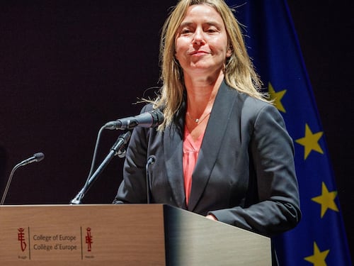 Il silenzio della sinistra: indignano soltanto le manette degli altri