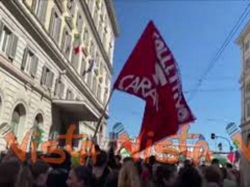 "Stop al genocidio", lo striscione che apre il corteo a pro Gaza a Roma