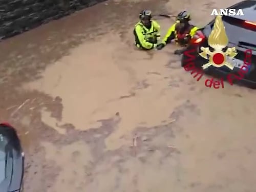 Il maltempo provoca una frana nel Comasco, coinvolta un'auto