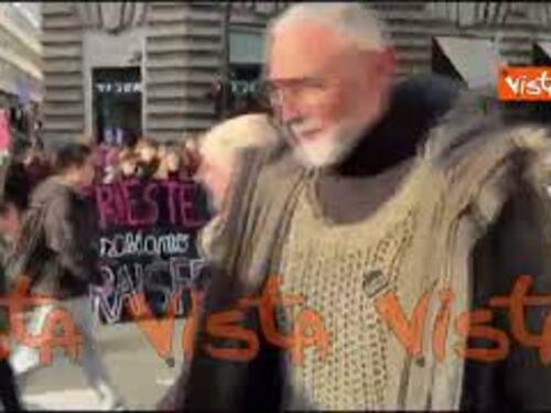 "Non una di meno", lo slogan transfemminista gridato al corto di Roma