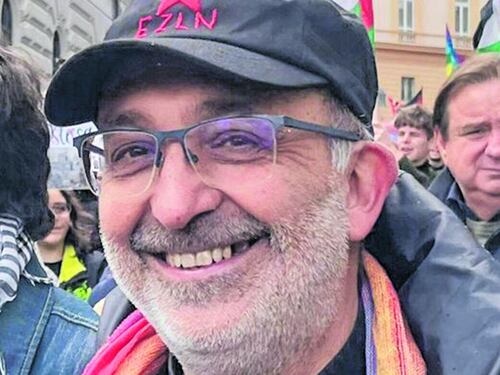 Anche un prete attacca il presepe: la Gesù bambina di don Vitaliano