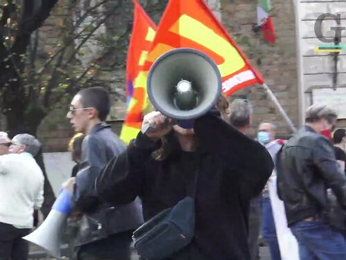 Proteste G20, i centri sociali occupano la piazza dei "gretini"