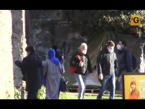 La tendopoli dei pusher nel cuore di Roma: "Qui spacciano h24"