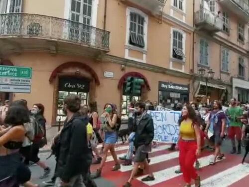 No border in corteo a Ventimiglia, insulti alla città