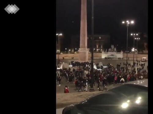 Le immagini choc della maxi rissa tra minorenni tutti senza mascherina