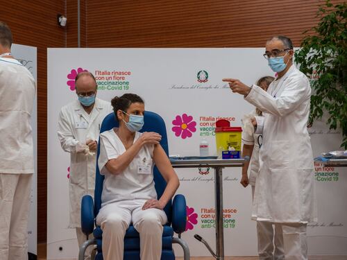 Ecco i primi vaccinati d'Italia: "Oggi è un giorno di svolta"