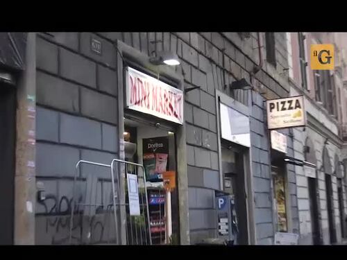 Quella strada invasa da minimarket: "Prendono il posto di chi non ha riaperto"