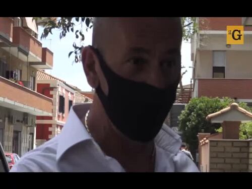 Paura nel palazzo del focolaio, i residenti: "Nessuno ci fa i tamponi"