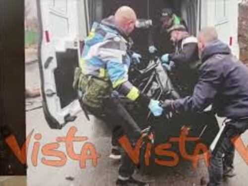 Meloni visibilmente commossa alla mostra di Bucha sugli orrori della guerra