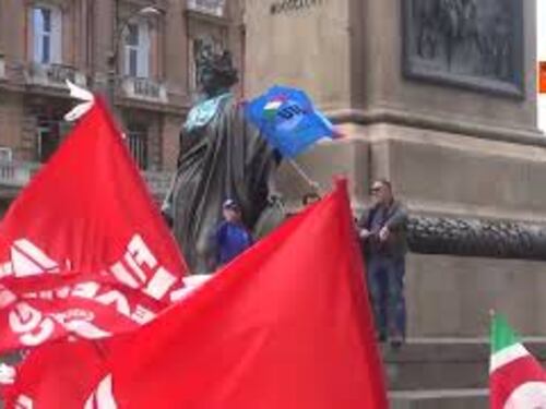 Sciopero Cgil e Uil a Napoli, le immagini della manifestazione