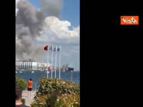 Esplosione nel porto turco di Derince, il video postato sui social