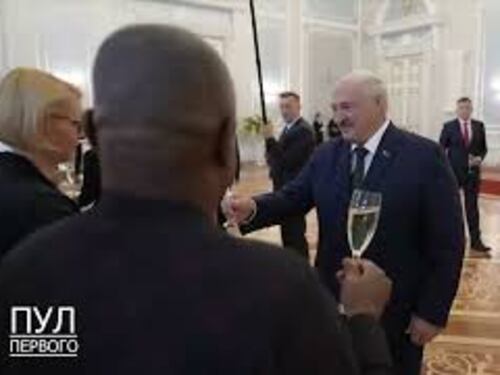 Lukashenko riceve le credenziali dei nuovi Ambasciatori