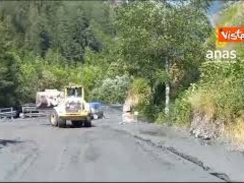 Esondazione torrente Bardonecchia, i mezzi di Anas al lavoro per sgomberare la statale 335