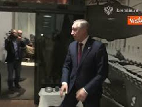 Putin al Museo dell'Assedio di Leningrado per commemorare le vittime