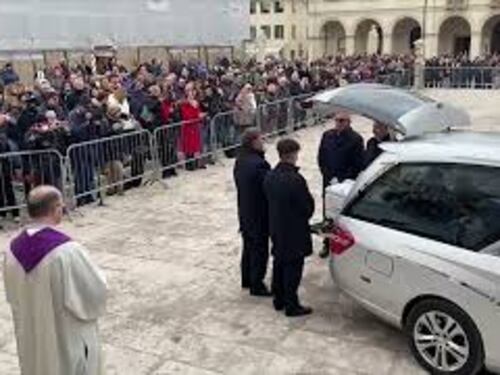 Omicidio vanessa, i funerali al duomo di Castelfranco Veneto. Presente il Governatore Zaia