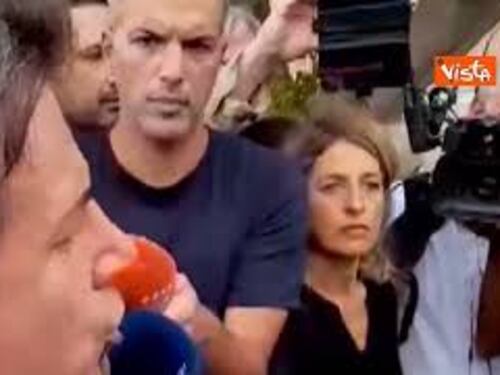 Conte a Lampedusa: "Non vi abbandoniamo"