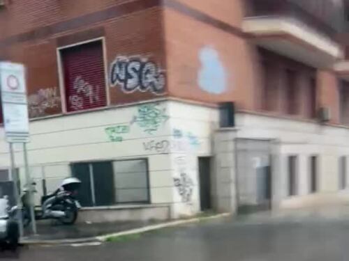 Schiuma bianca strade di Roma