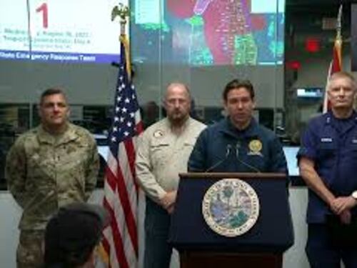 Uragano Idalia in Florida, DeSantis: "Non uscite durante la tempesta"