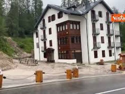 70 persone evacuate dopo una frana a Cortina d'Ampezzo, ecco le immagini