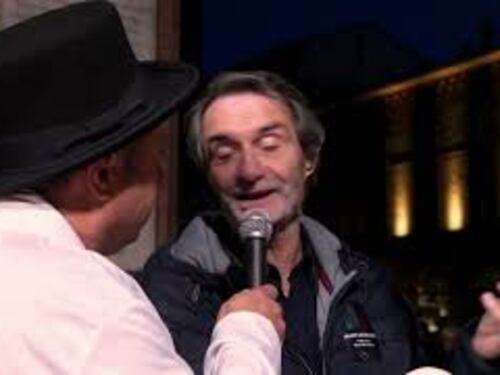 Attilio Fontana alla Festa del torrone di Cremona si cimenta nella preparazione del dolce