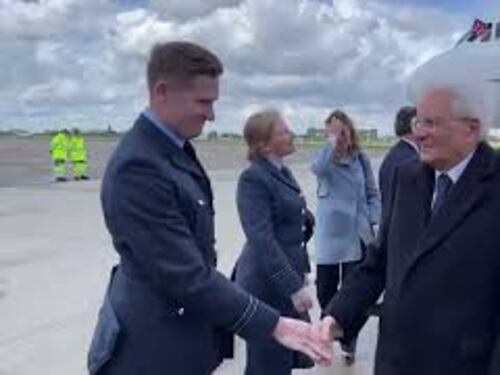 Mattarella arriva a Londra per l'incoronazione di Re Carlo III